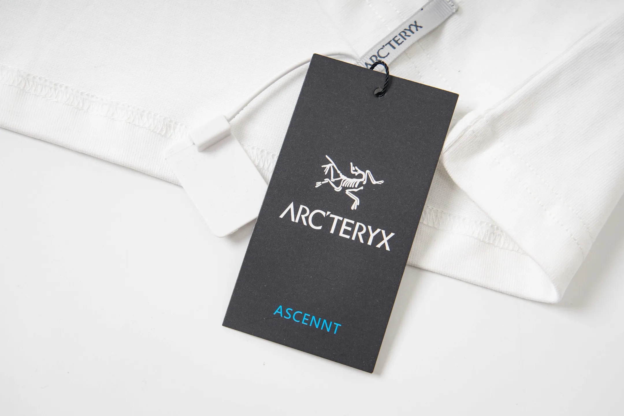 ARC'TERYX 25 Same Style ： ：White Black SIZE：XS-L